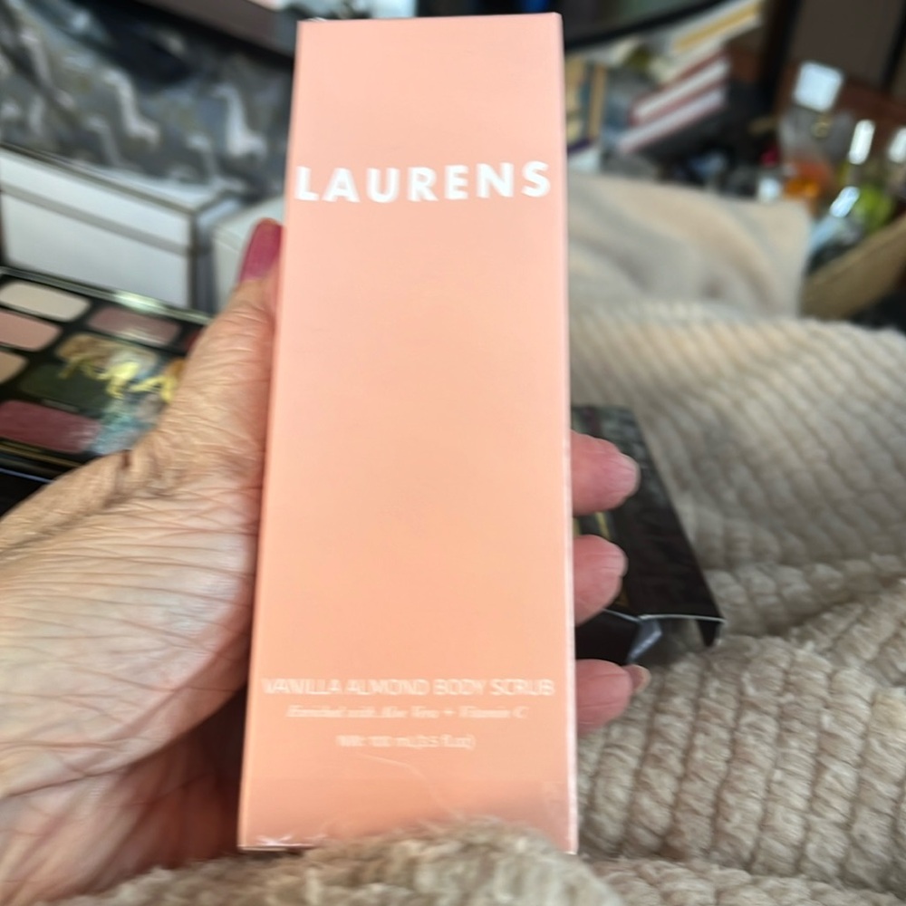 Laurens Vanilla Almond Body Scrub 100ml.  New Sealed!